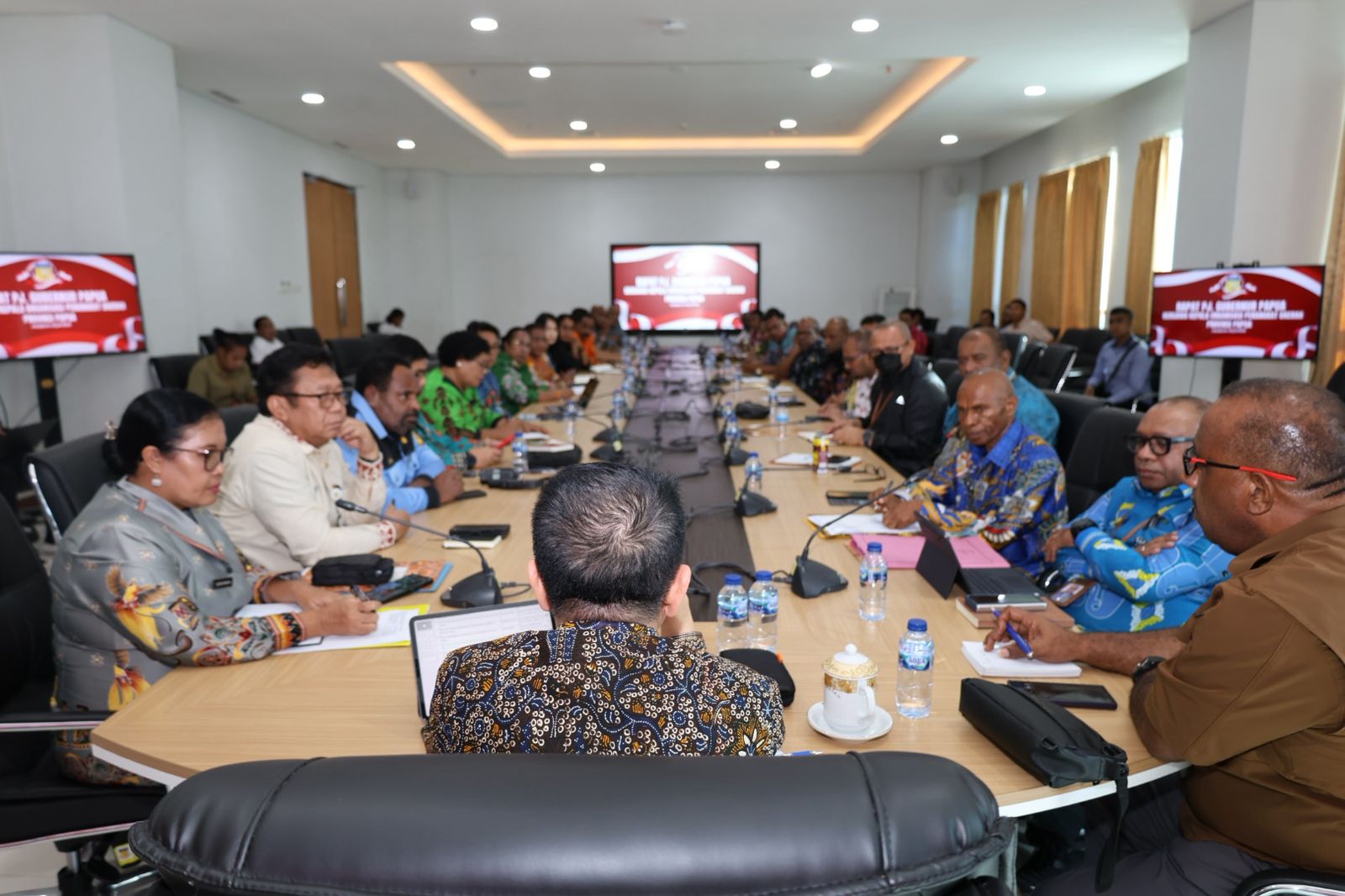 Pj. Gubernur Papua Gelar Rapat Koordinasi Bersama Kepala OPD