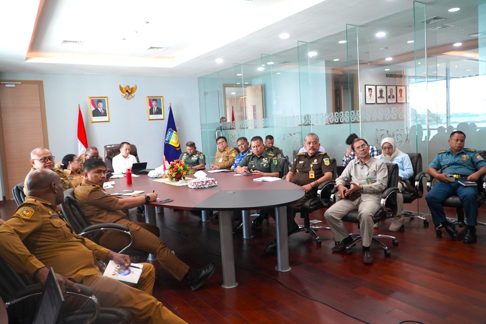 PJ Gubernur Papua Hadiri Rapat Virtual Pengendalian Inflasi dan Evaluasi Program 3 Juta Rumah